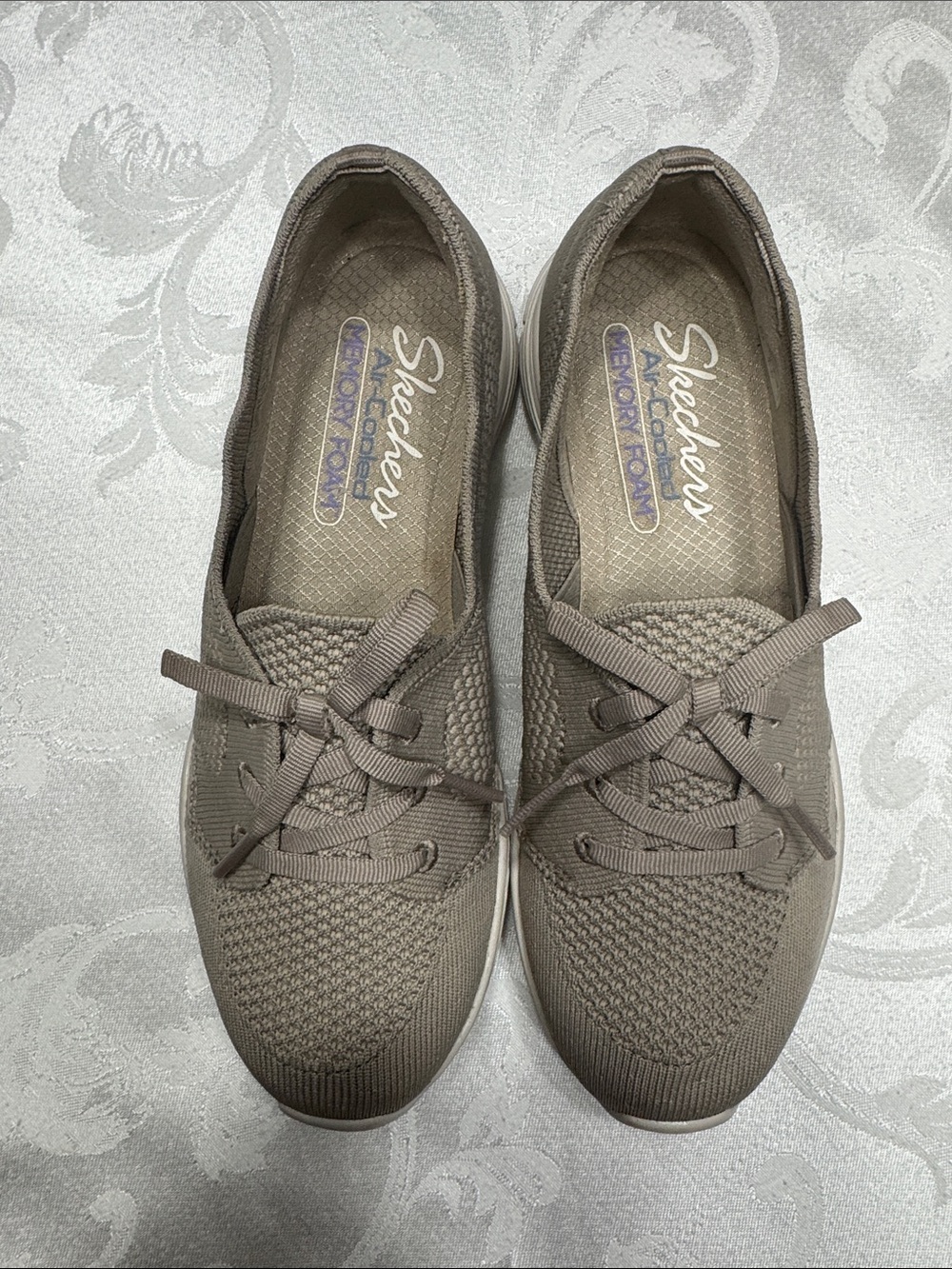 Women’s Skechers Air Cooled Memory Foam slip on shoes. Size 6
